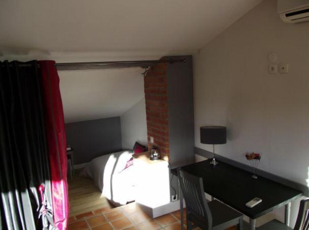 Terre De Garance Lagardelle-sur-Leze Room photo